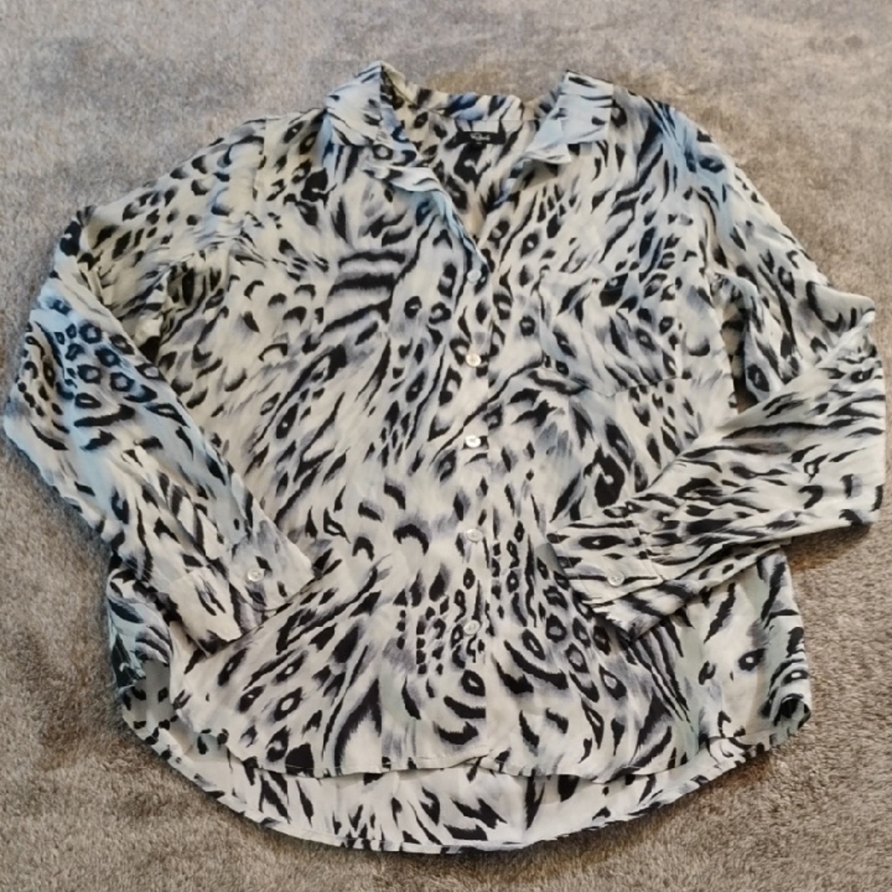 Rails Rebel Snow Leopard Button Down V-neck